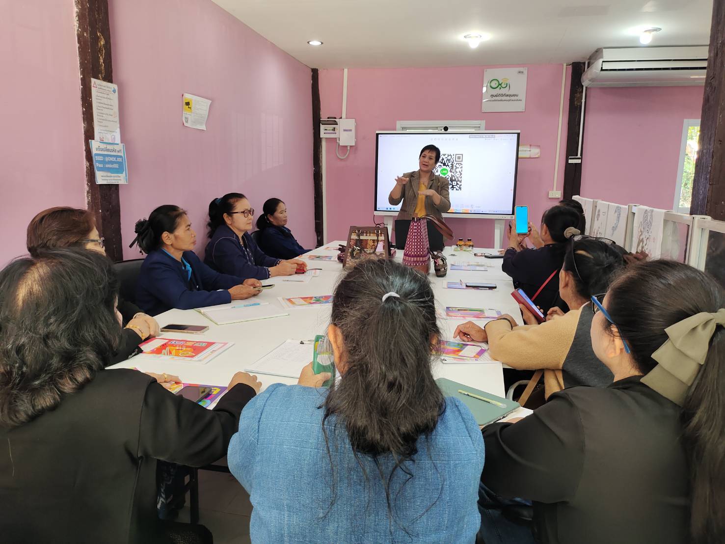 สพอ. ส่องดาว ดำเนินโครงการพัฒนาศักยภาพเครือข่ายกลุ่มอาชีพ และผู้ผลิต ผู้ประกอบการหนึ่งตำบล หนึ่งผลิตภัณฑ์ ระดับอำเภอ 