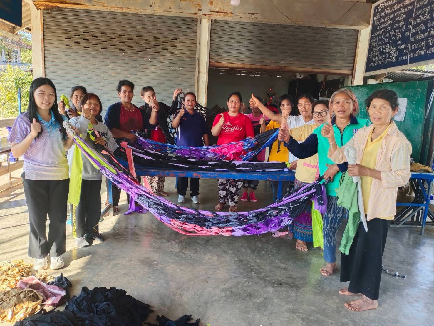 สพอ.ส่องดาว ดำเนินโครงการส่งเสริมประชาชนเป้าหมายเข้าถึงแหล่งทุน บ้านท่าวารี ม.6 ตำบลท่าศิลา (กิจกรรมส่งเสริมอาชีพสานเปล )