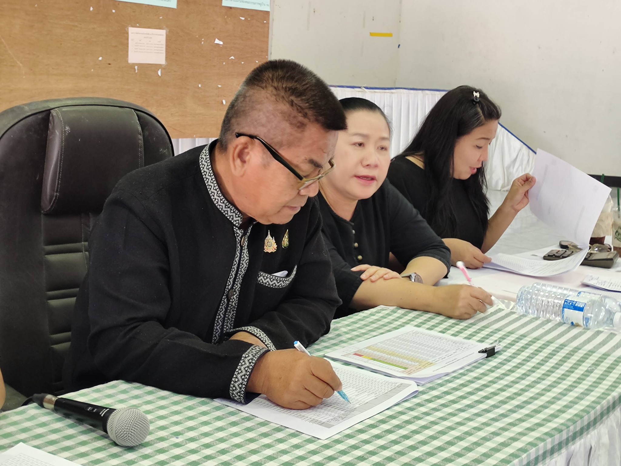 สพอ.ส่องดาว ร่วมกับสำนักงานพัฒนาชุมชนจังหวัดสกลนคร ติดตามและสนับสนุนการดำเนินงานกองทุนพัฒนาบทบาทสตรี ในเขตพื้นที่อำเภอส่องดาว