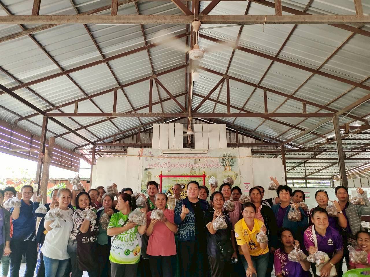 สพอ.ส่องดาว ดำเนินโครงการฝึกอบรมอาชีพทำแหนมหมู ตามโครงการสนับสนุนเงินกองทุนพัฒนาบทบาทสตรี ประเภทงบอุดหนุน (ทุนให้เปล่า)